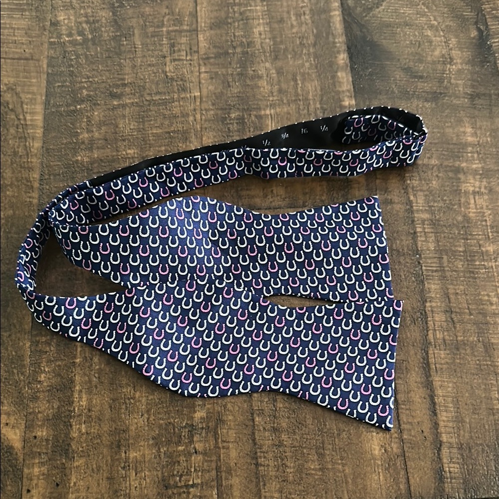 Stylish Blue Patterned Bow Tie - Picture 5 of 5